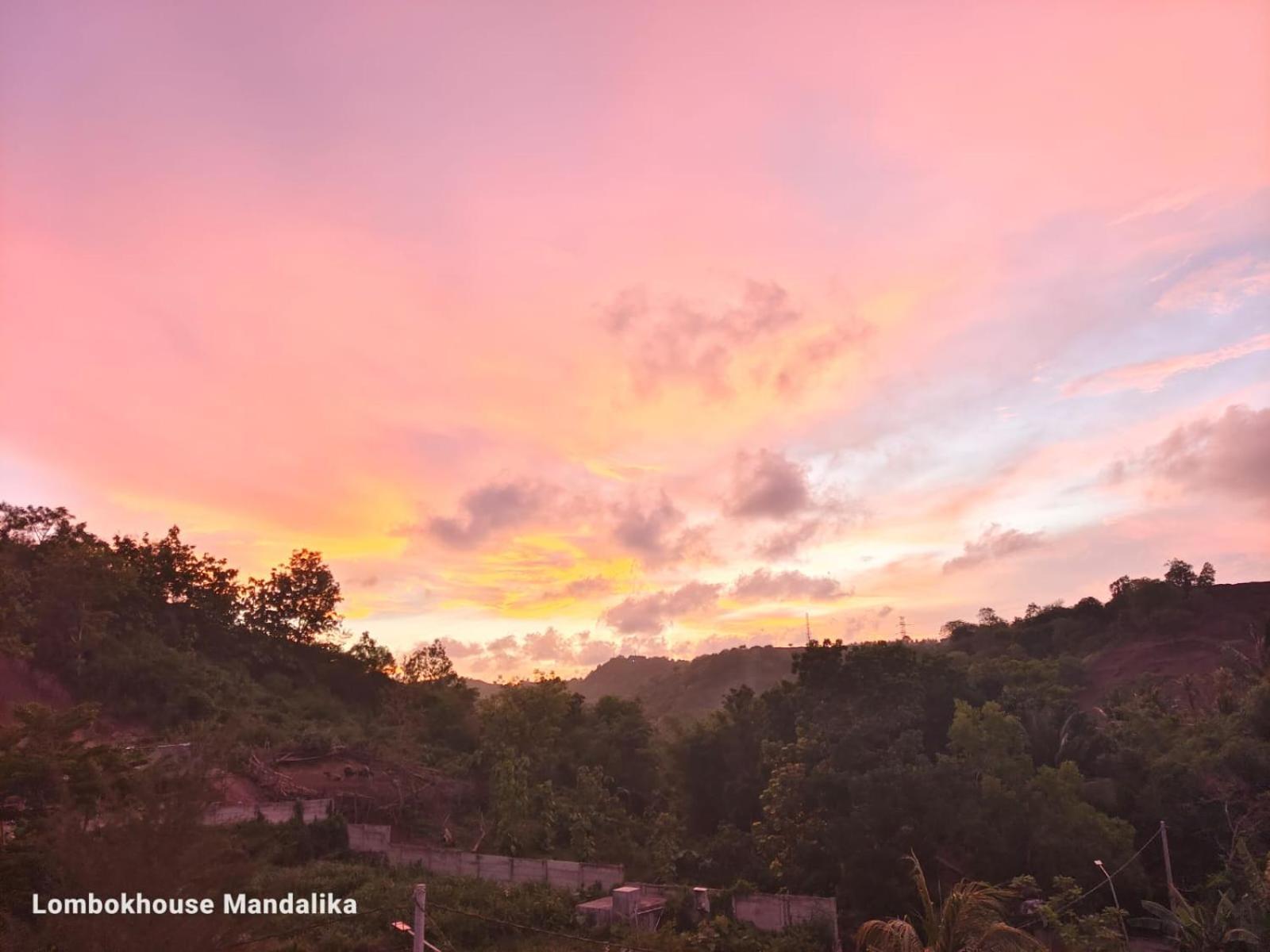 Lombokhouse Mandalika Hotel Kuta  Bagian luar foto