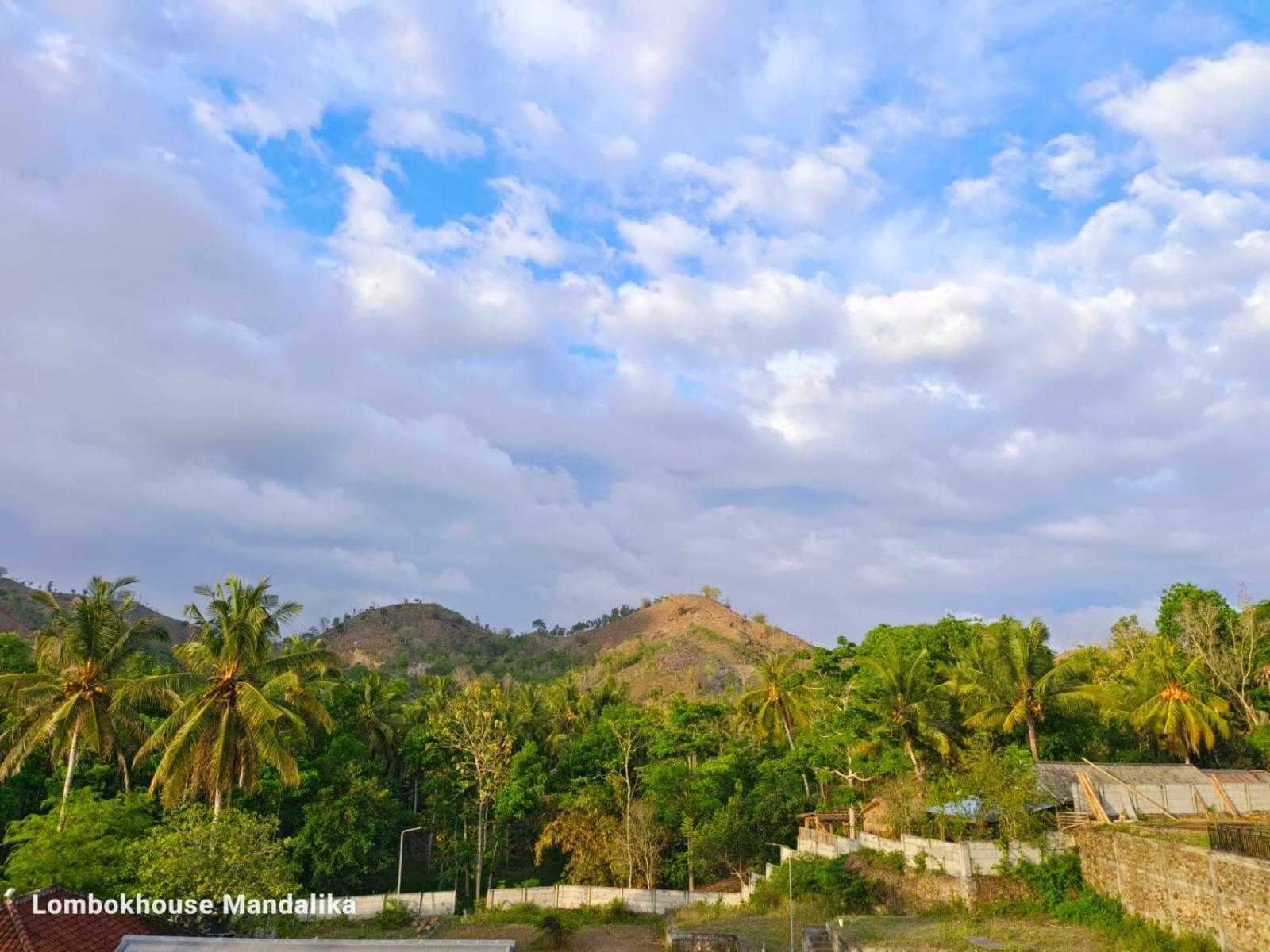 Lombokhouse Mandalika Hotel Kuta  Bagian luar foto