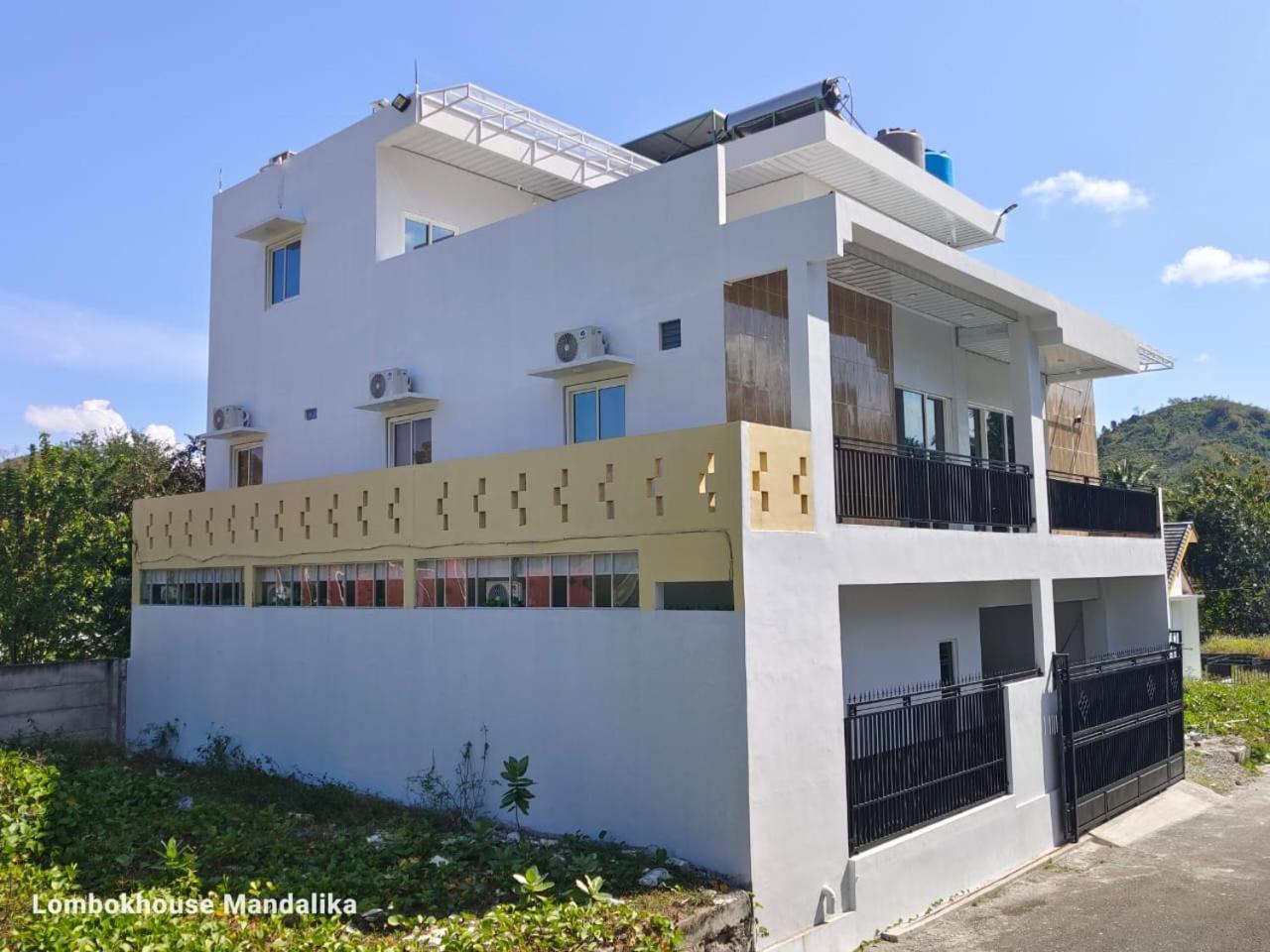 Lombokhouse Mandalika Hotel Kuta  Bagian luar foto