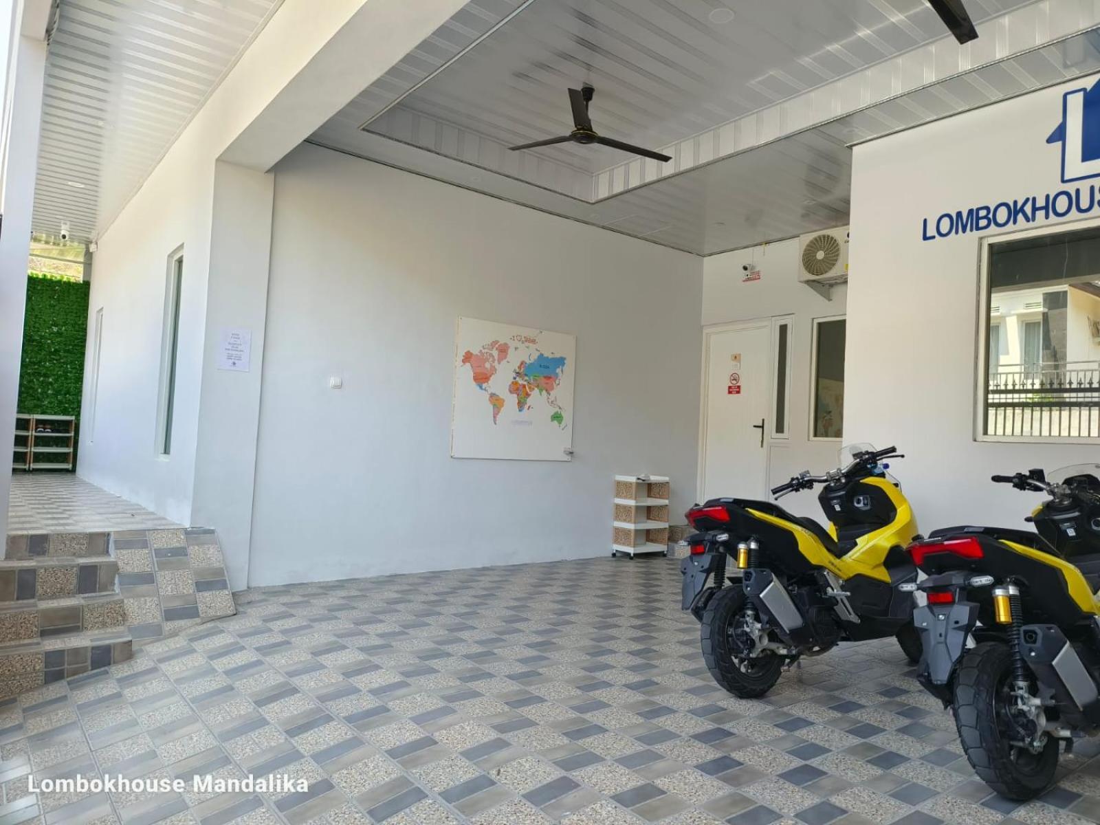 Lombokhouse Mandalika Hotel Kuta  Bagian luar foto